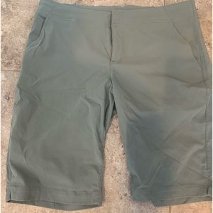 Women’s Columbia shorts size 10